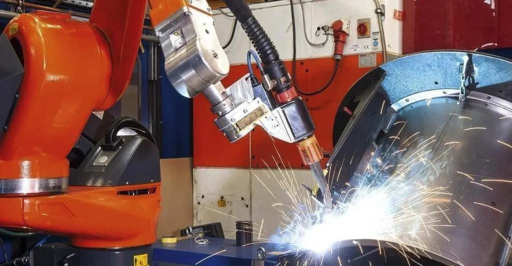 Schweißroboter in der Metallfertigung